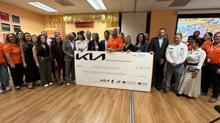 Feeding South Florida recibe donación de KIA