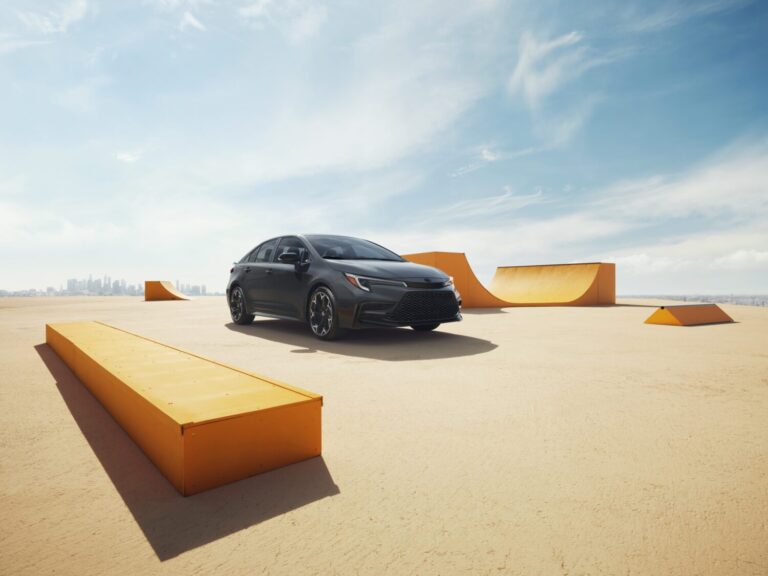 TOYOTA Corolla 2025